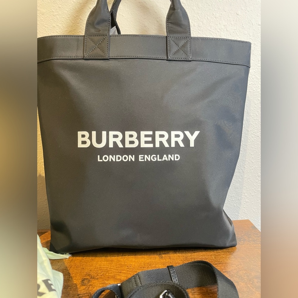 BURBERRY Artie Canvas Tote Bag. - Picture 2 of 13